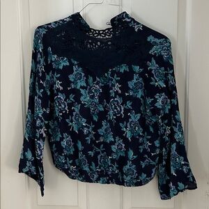 Angie floral top size medium
